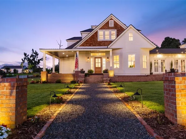 501 S Fairplay St, Seneca, SC 29678