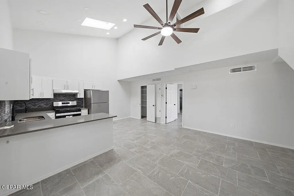 3 bed, 2.0 bath, 1598 sqft, $1,800 — Photo 4