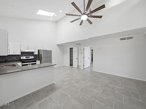 4th image of 821 Los Lagos Way Unit B