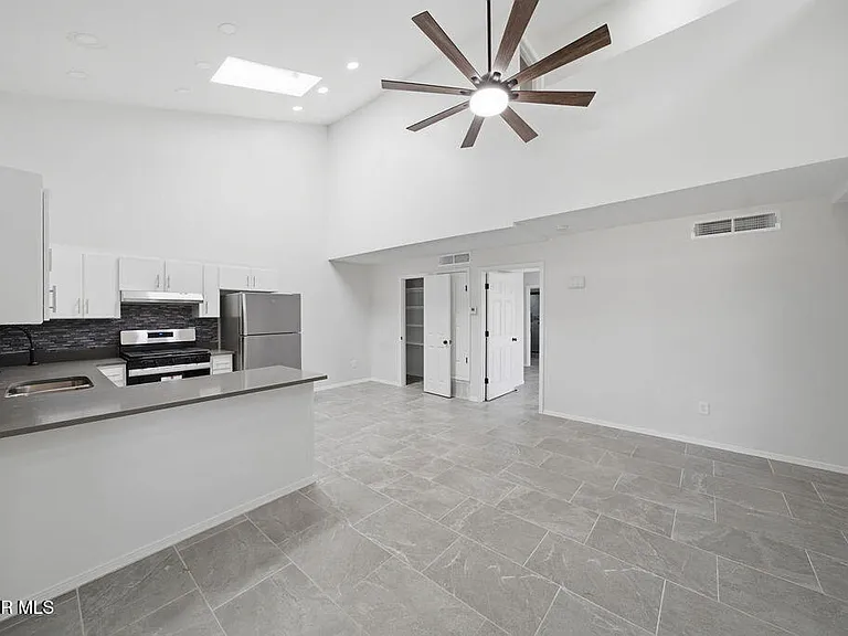 821 Los Lagos Way #B — Photo 4