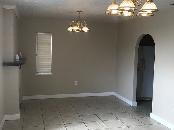 2nd image of 1315 W Lambright St