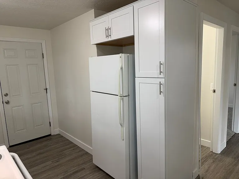990 W 10th Ave — Photo 21