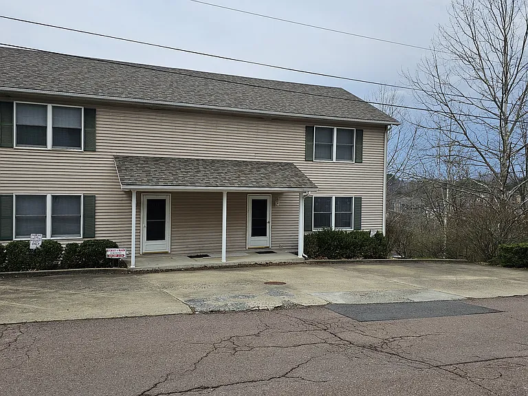 1381 Bergamont St — Photo 3