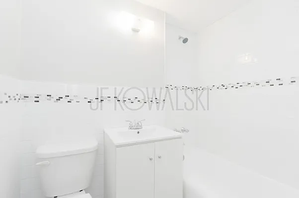 Rented by R New York | media 21