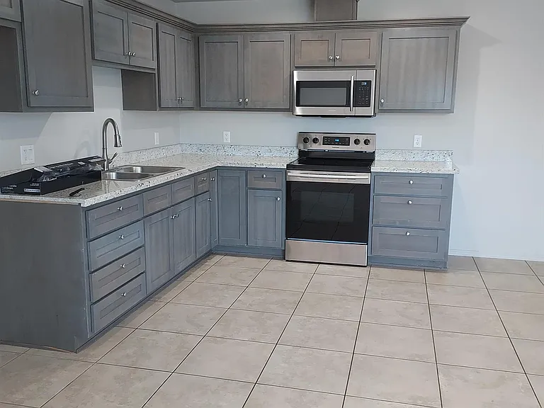 179 W 12th St #B — Photo 2