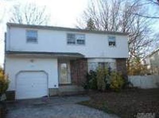 290 W 13th St, Deer Park, NY 11729