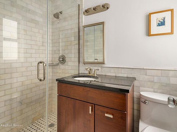 5th image of 333 E 43rd St #111