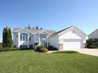 1920 37th Ave S, Fargo, ND 58104