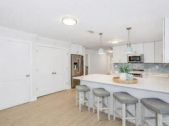 5th image of 1047 Aquamarine Dr
