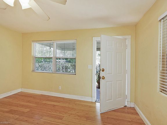 3rd image of 2719 Herrick Dr