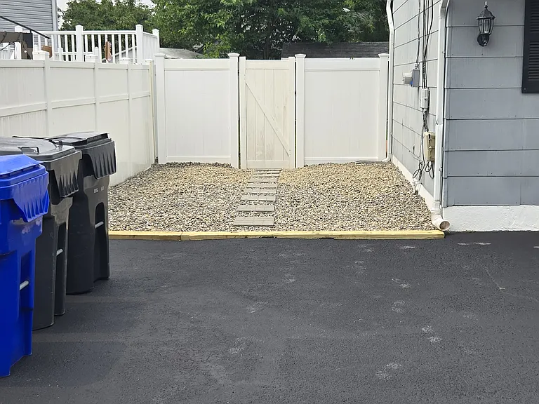 300 Essex Dr — Photo 2