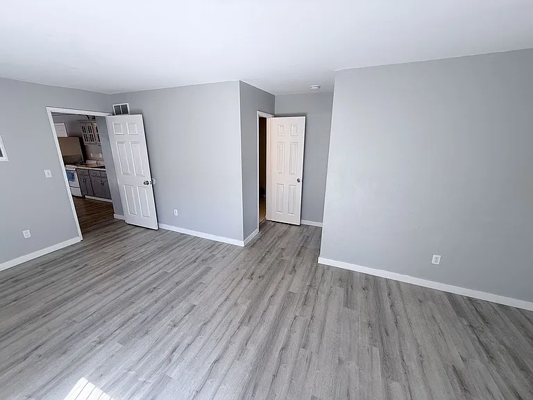 1561 Olive Ave — Photo 10