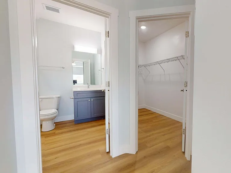 2414 N Neil St — Photo 12