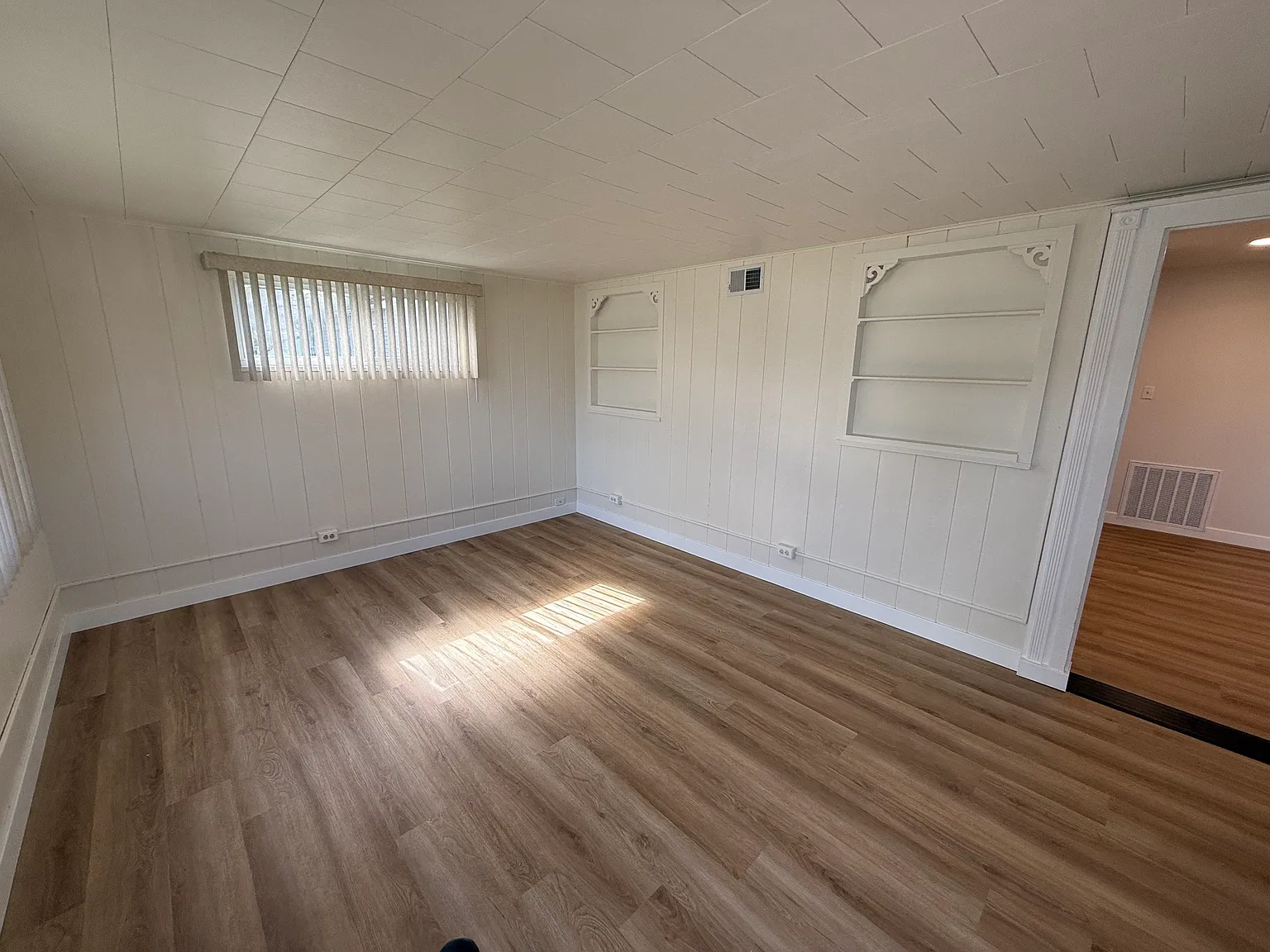 3 bed, 1041 sqft, $1,950 — Photo 2