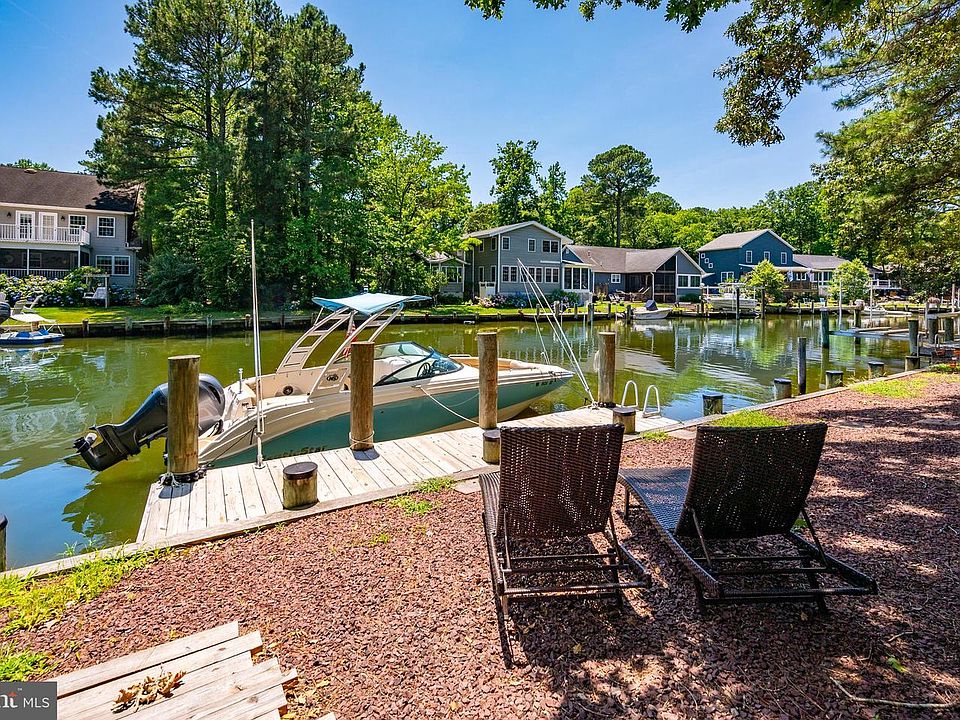 1st image of 32 Driftwood Ln