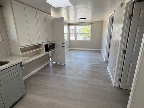 3rd image of 2555 Crestline Dr