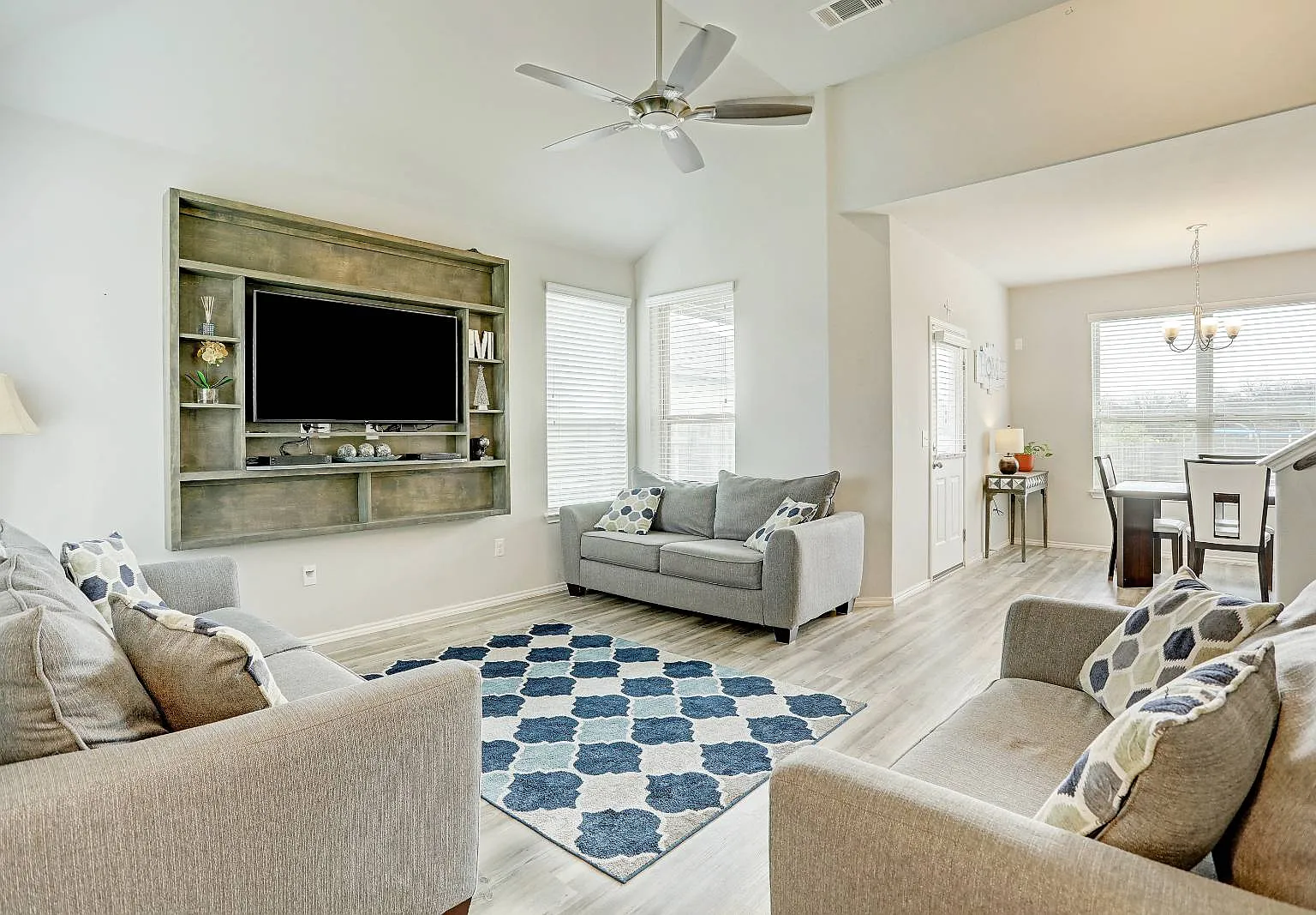 3 bed, 2.5 bath, 1400 sqft, $1,895 — Photo 3