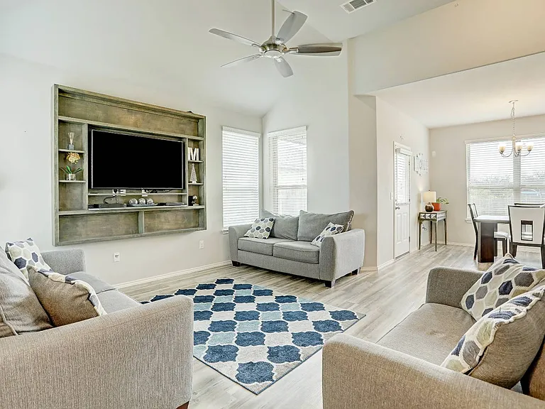 5687 Heron Dr — Photo 3