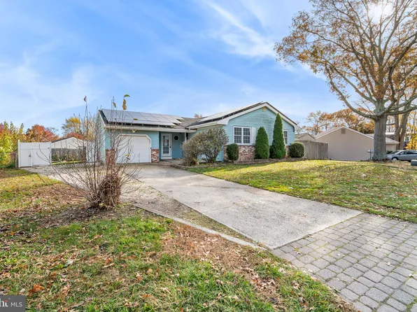 4 Eagle Lake Dr, Little Egg Harbor, NJ 08087