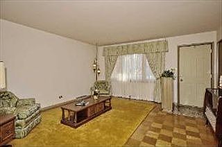 4th image of 832 Leahy Cir E