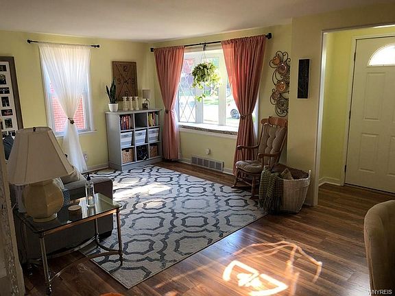 4th image of 105 Lynncrest Ter