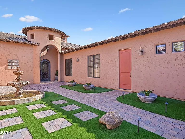 351 N Cloverfield Cir — Photo 43