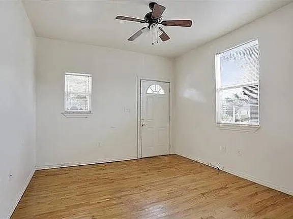 3 bed, 1.0 bath, 925 sqft, $1,600 — Photo 2