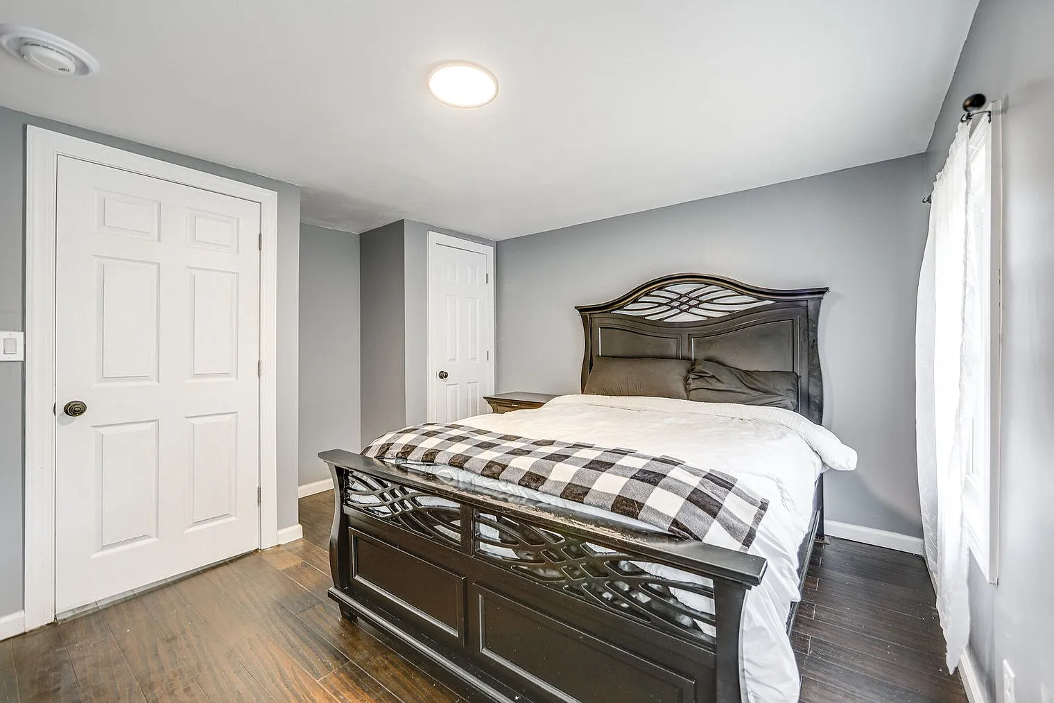 3 bed, 2.0 bath, 2195 sqft, $3,935 — Photo 3