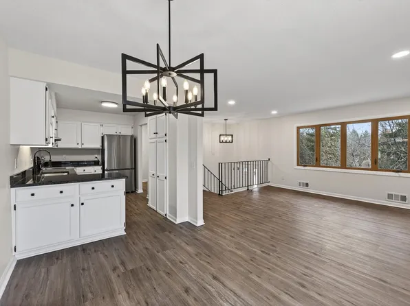 2876 Castleford Ct, Woodbury, MN 55125