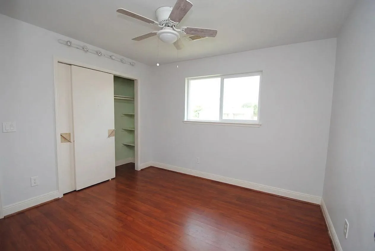 4 bed, 5.0 bath, 2094 sqft, $2,350 — Photo 4