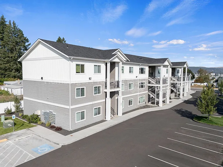 4th Ave Apartments — Photo 29