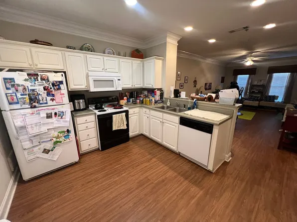 101 Woodlake Dr #406, Athens, GA 30606