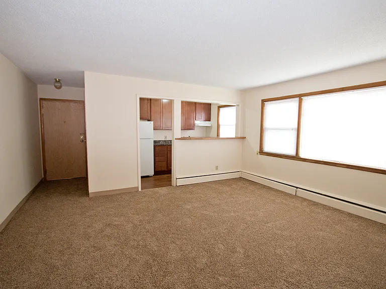 1600 Ford Pkwy — Photo 5