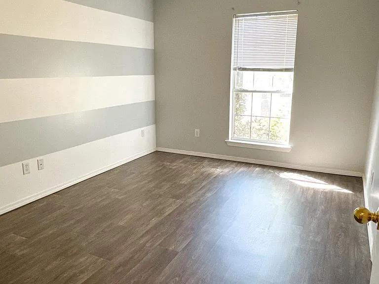 1456 Champion Cv — Photo 11