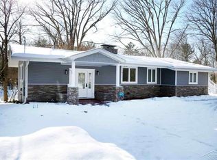 2795 N Lakeview Dr, Sanford, MI 48657