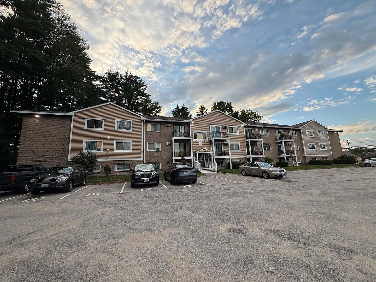 81 Fisherville Rd — Photo 2