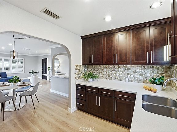 5th image of 190 N Flower St