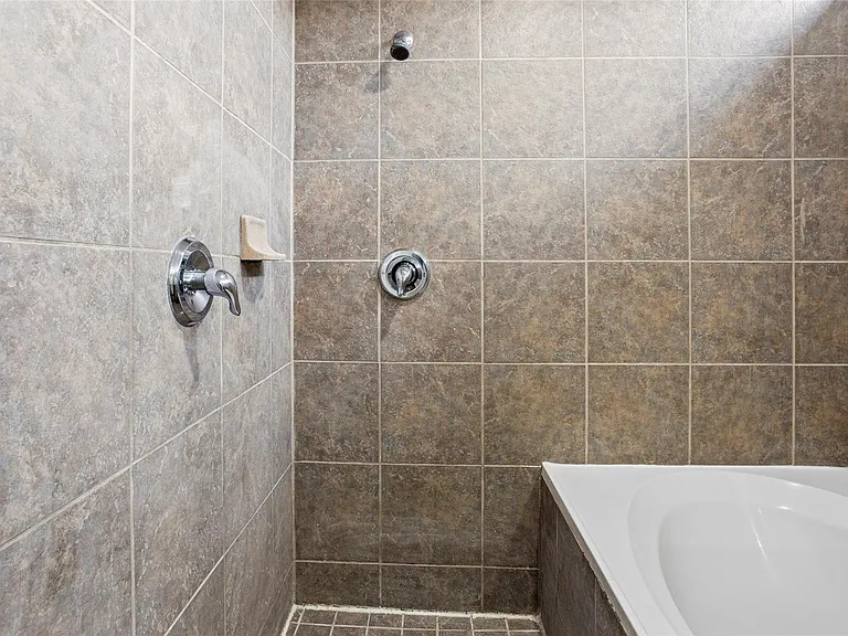 6933 Yellowstone Way Dr — Photo 16