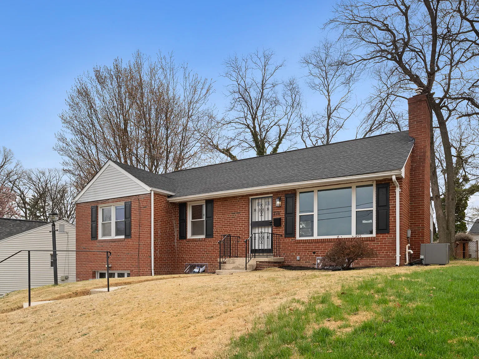 4 bed, 2360 sqft, $3,300 — Photo 3