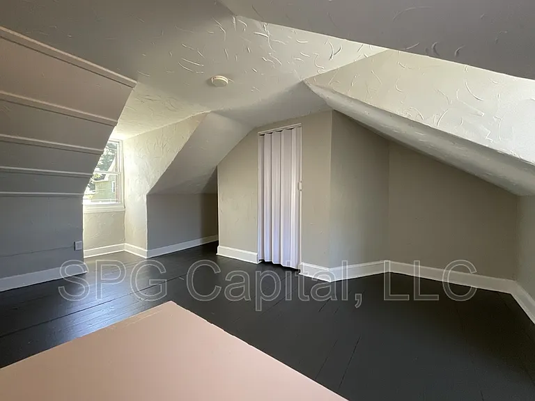242 S 2nd St — Photo 8