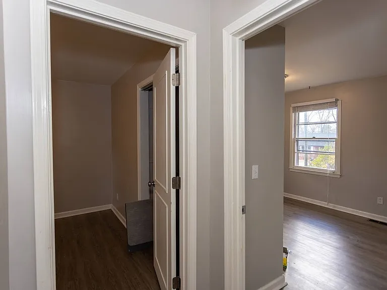 2411 Hunt Club Rd — Photo 18