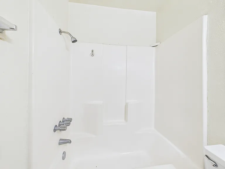 403 Boyett St N — Photo 15