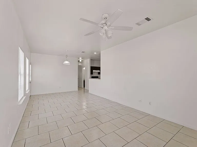 2302 S Bagdad Rd — Photo 9