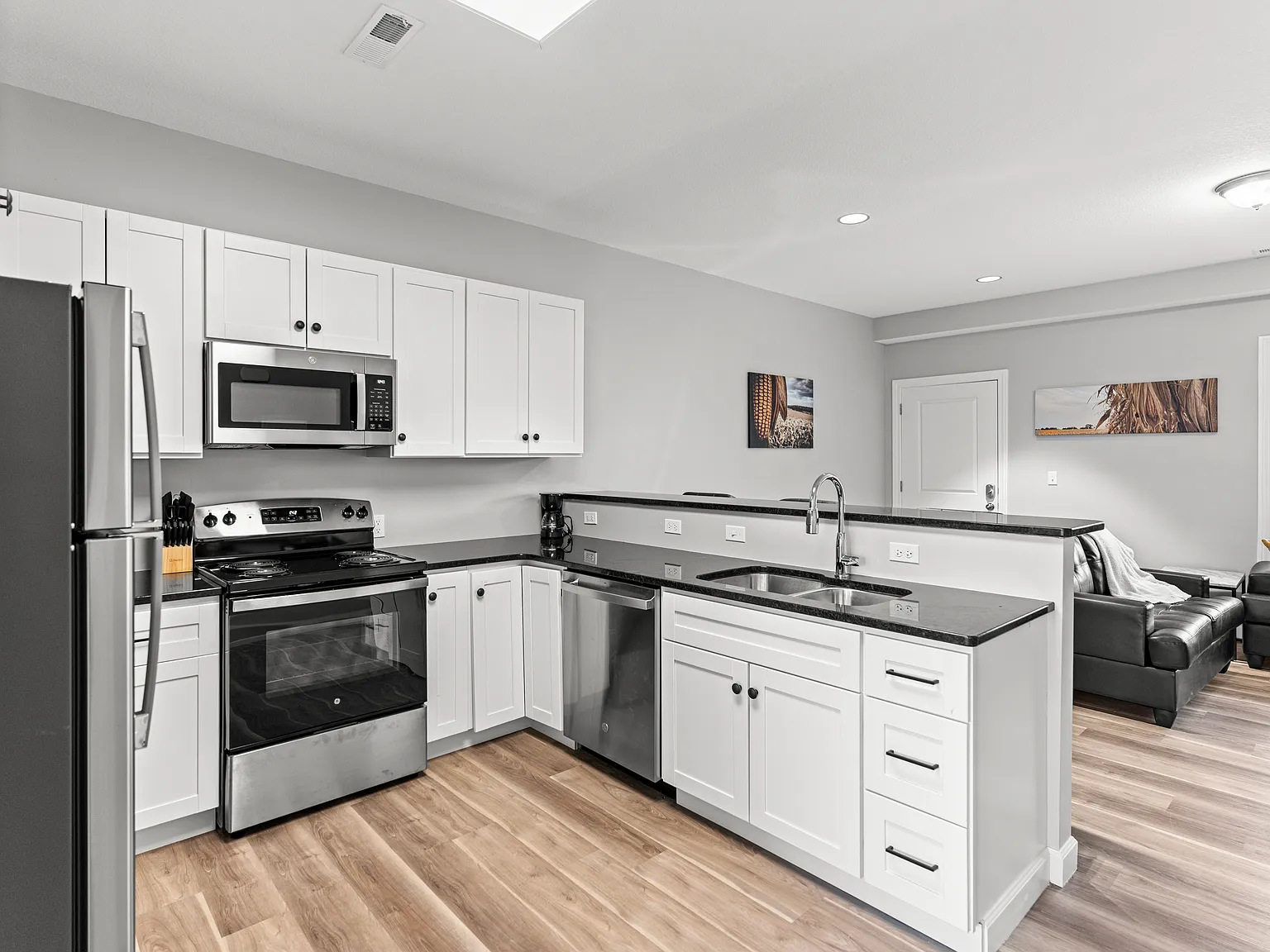 1201 N College Ave — Photo 4
