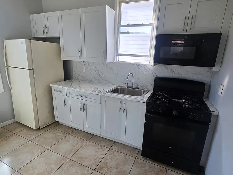 746 S 16th St #2 — Photo 3