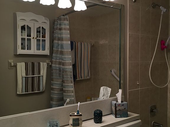3rd image of 91 Westbury Cir