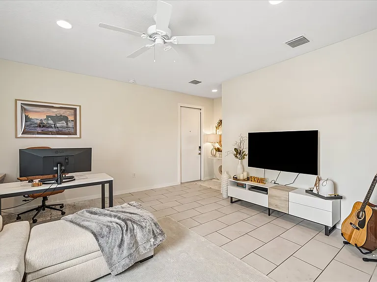 1910 W North A St #6 — Photo 15