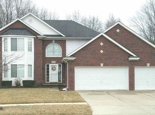 35888 Evanston Ln, New Baltimore, MI 48047