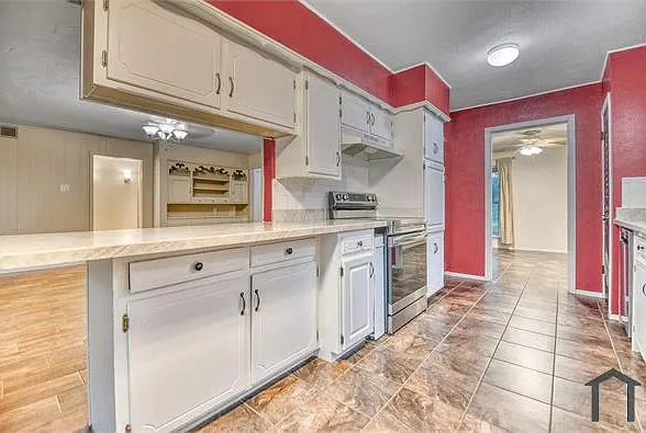 4 bed, 2378 sqft, $3,168 — Photo 4