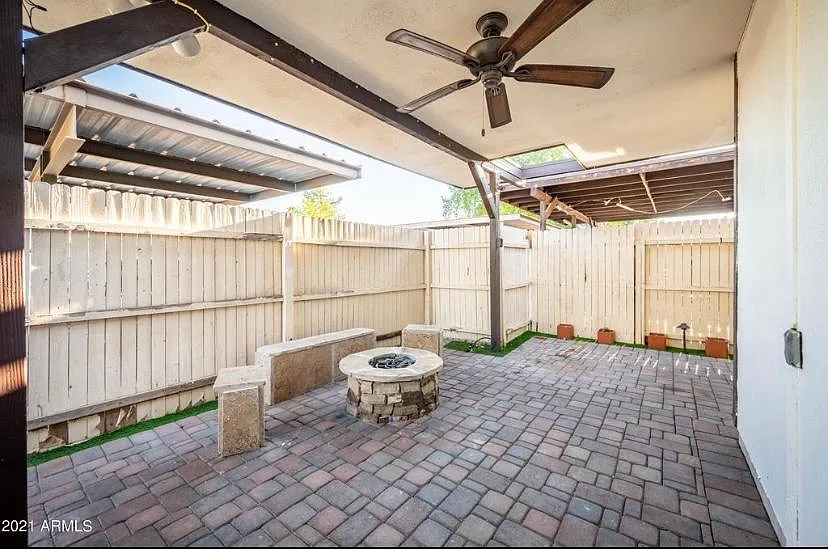 3351 N 69th Dr — Photo 2